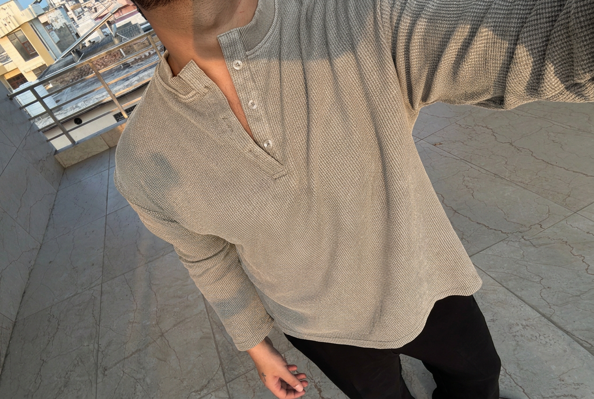 SKMRA Boxy Fit Henley – Stone